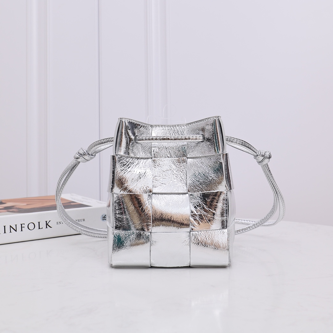 Bottega Veneta Small Cassette Umhängetasche - EUR FASHION