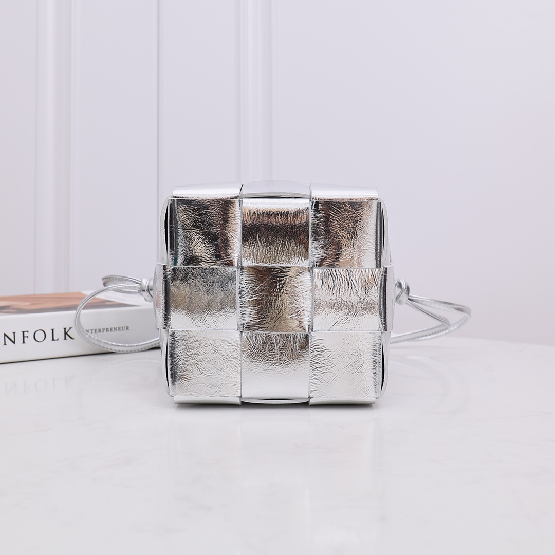 Bottega Veneta Small Cassette Umhängetasche - EUR FASHION