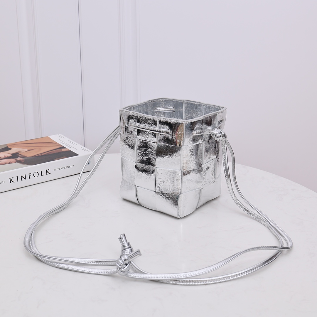 Bottega Veneta Small Cassette Umhängetasche - EUR FASHION