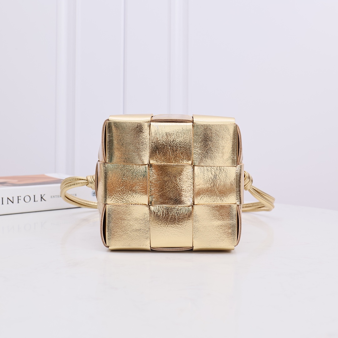 Bottega Veneta Small Cassette Umhängetasche - EUR FASHION