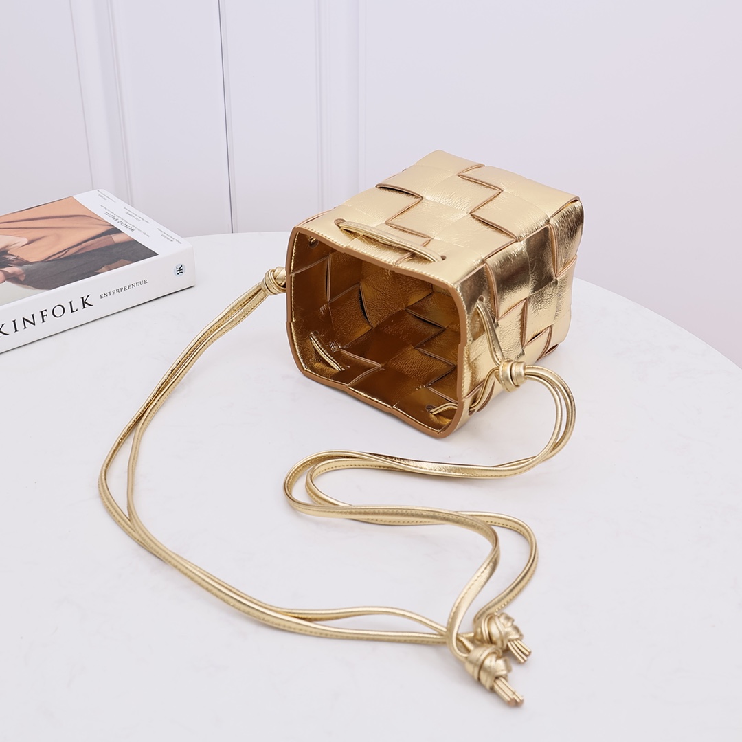Bottega Veneta Small Cassette Umhängetasche - EUR FASHION