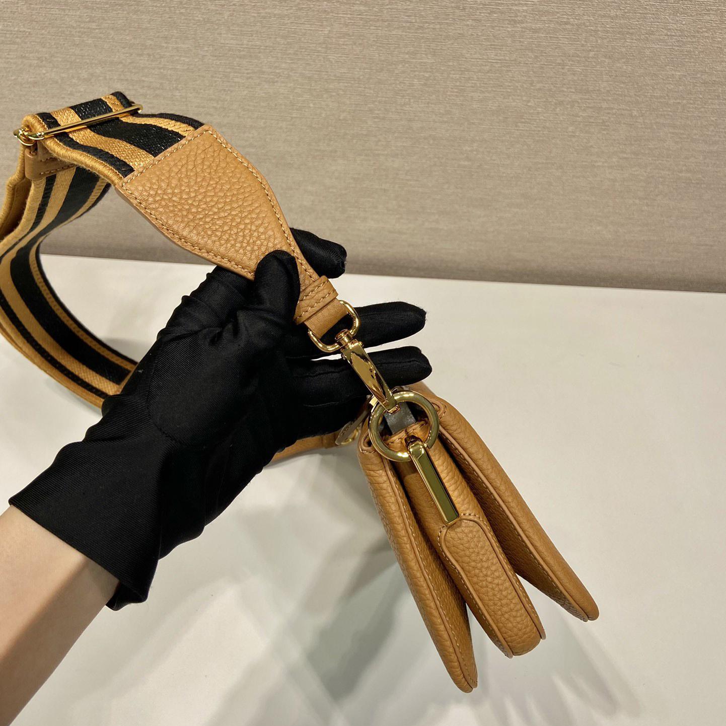 Umhängetasche aus Prada-Leder - EUR FASHION