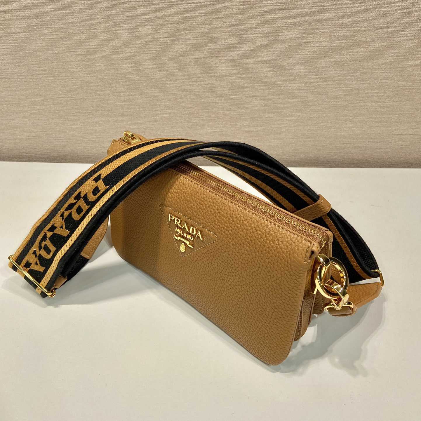 Umhängetasche aus Prada-Leder - EUR FASHION