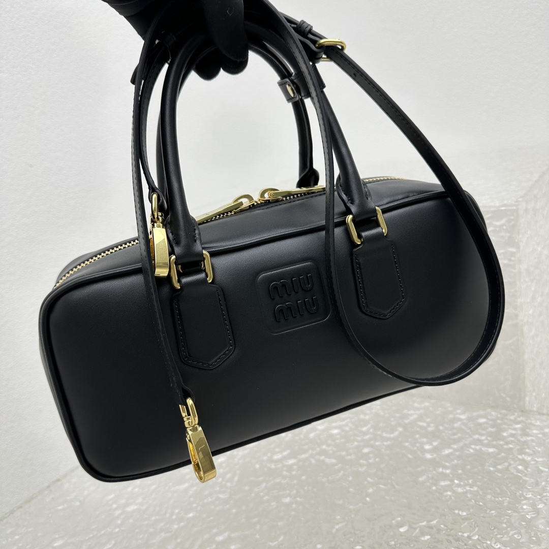 Miu Miu Ledertasche mit Henkel - EUR FASHION
