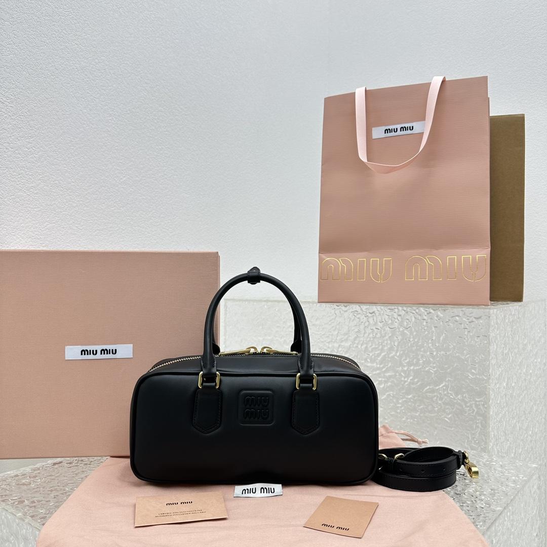 Miu Miu Ledertasche mit Henkel - EUR FASHION