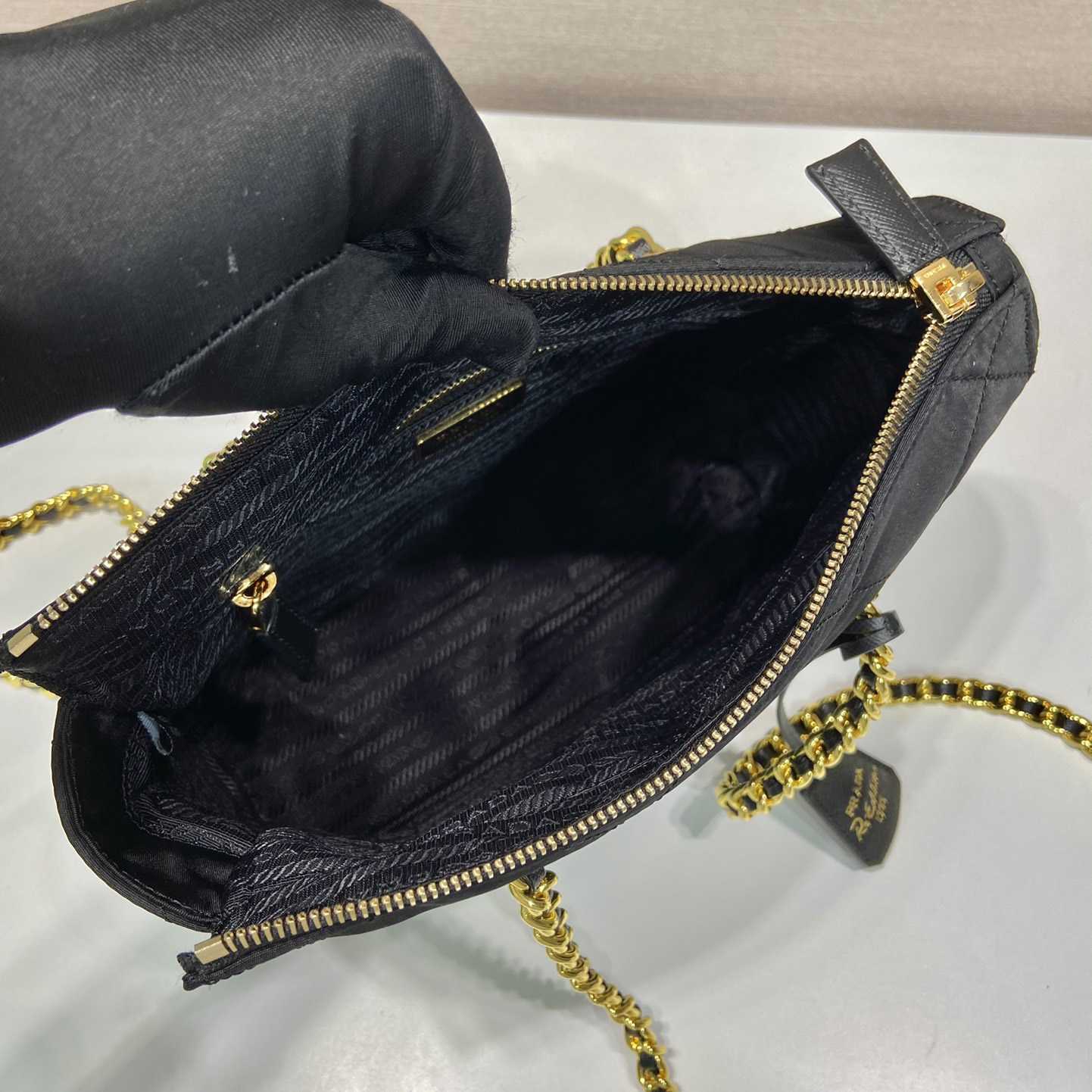 Prada Nylon Tessuto Impuntu gesteppte Umhängetasche Schwarz (25-24-5 cm) - EUR FASHION