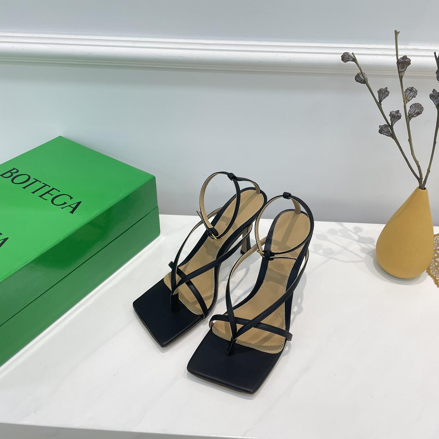 Bottega Veneta Stretch-Riemensandale - EUR FASHION