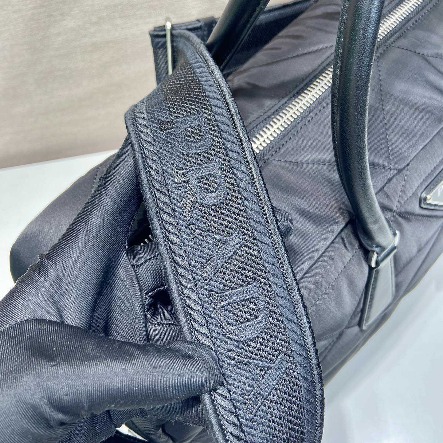 Prada gesteppte Re-Nylon-Reisetasche - EUR FASHION