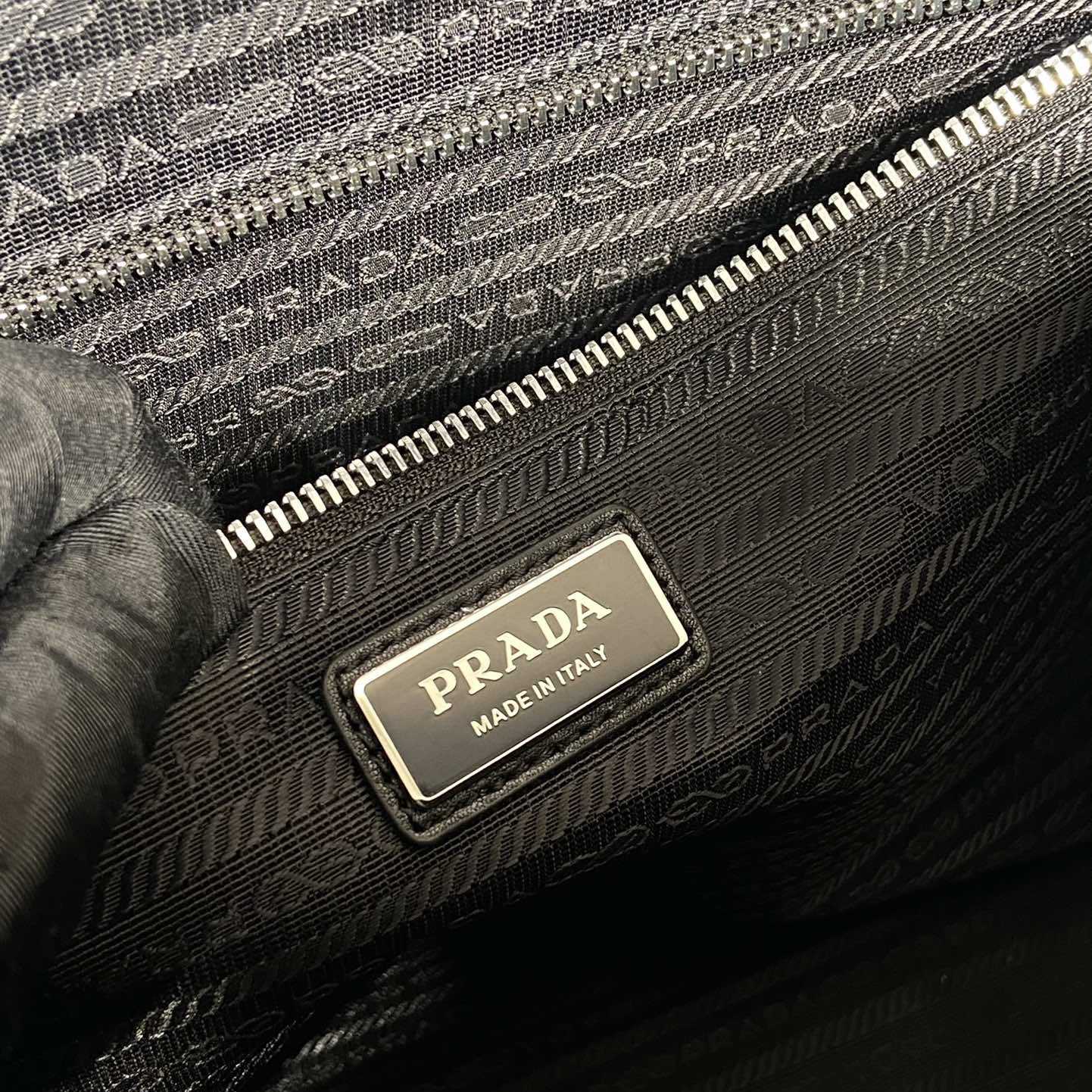 Prada gesteppte Re-Nylon-Reisetasche - EUR FASHION