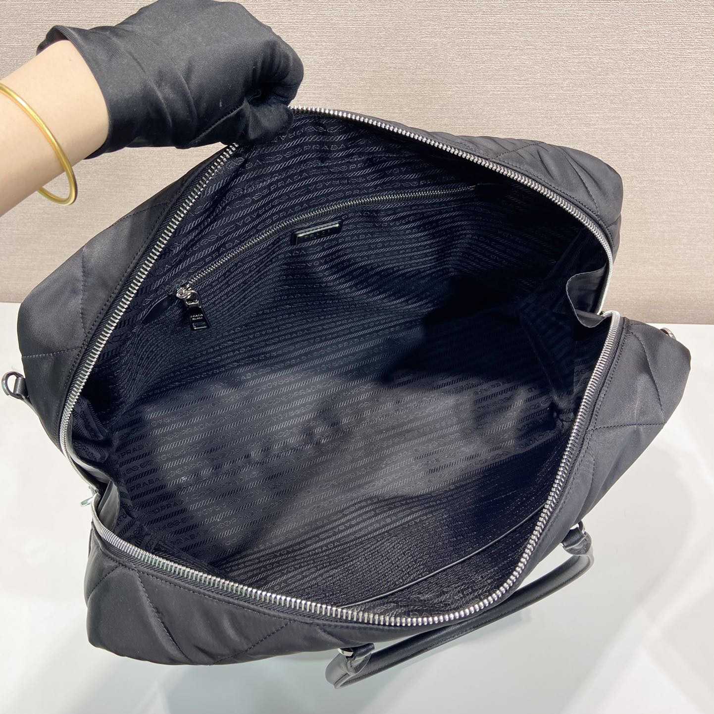 Prada gesteppte Re-Nylon-Reisetasche - EUR FASHION
