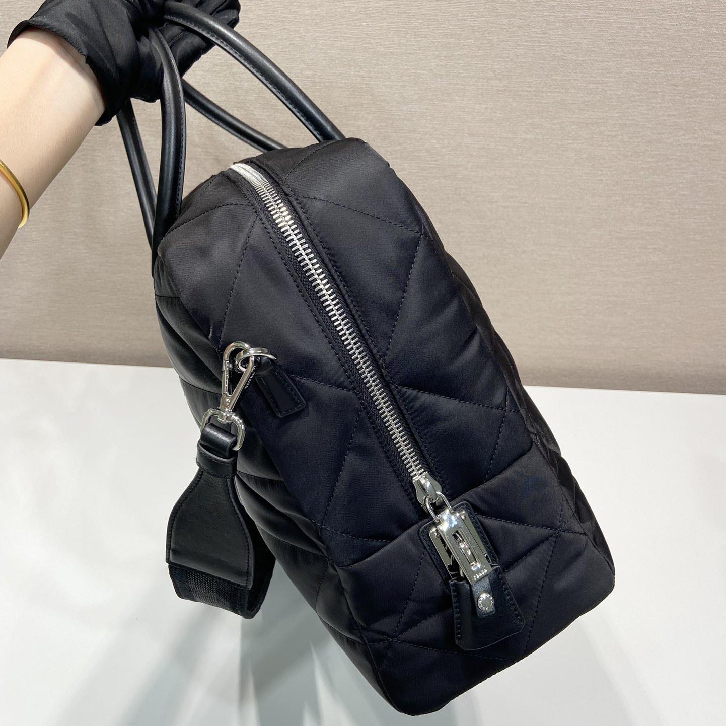 Prada gesteppte Re-Nylon-Reisetasche - EUR FASHION