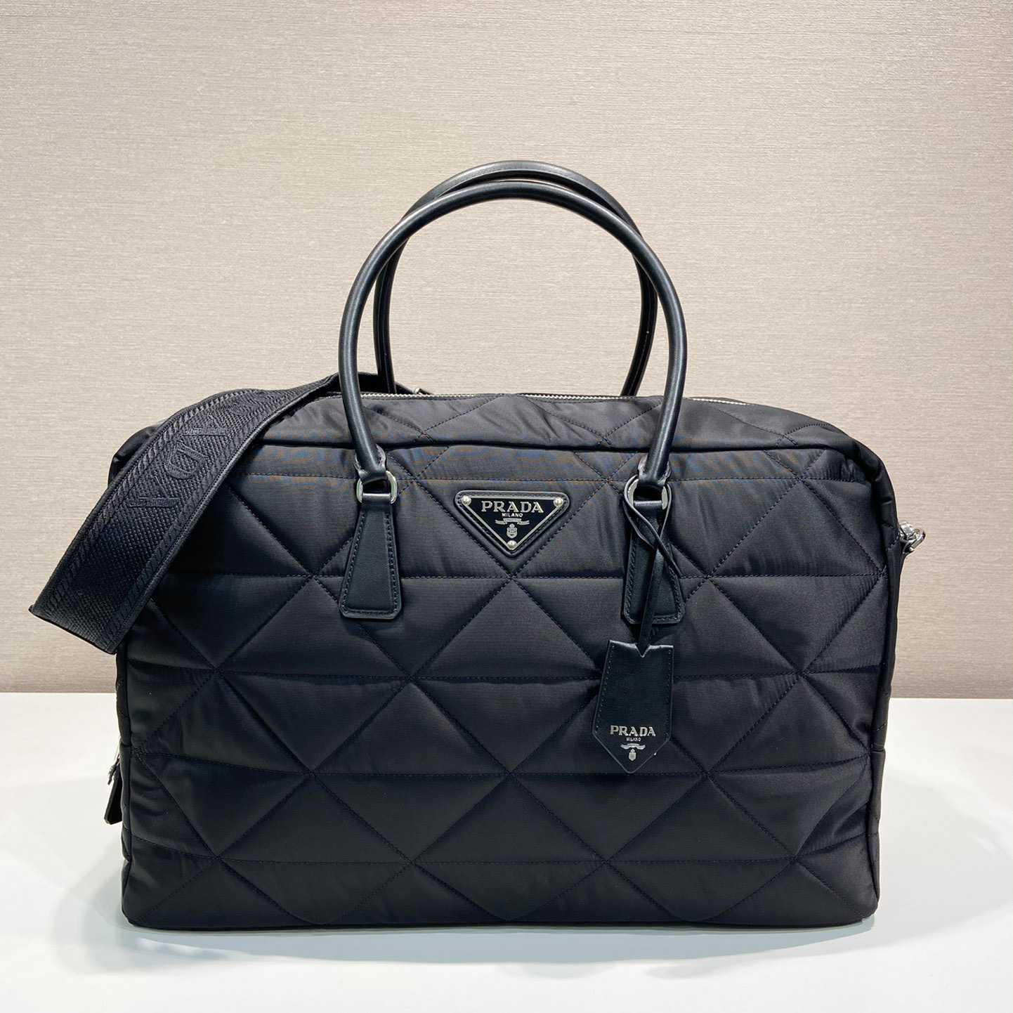 Prada gesteppte Re-Nylon-Reisetasche - EUR FASHION