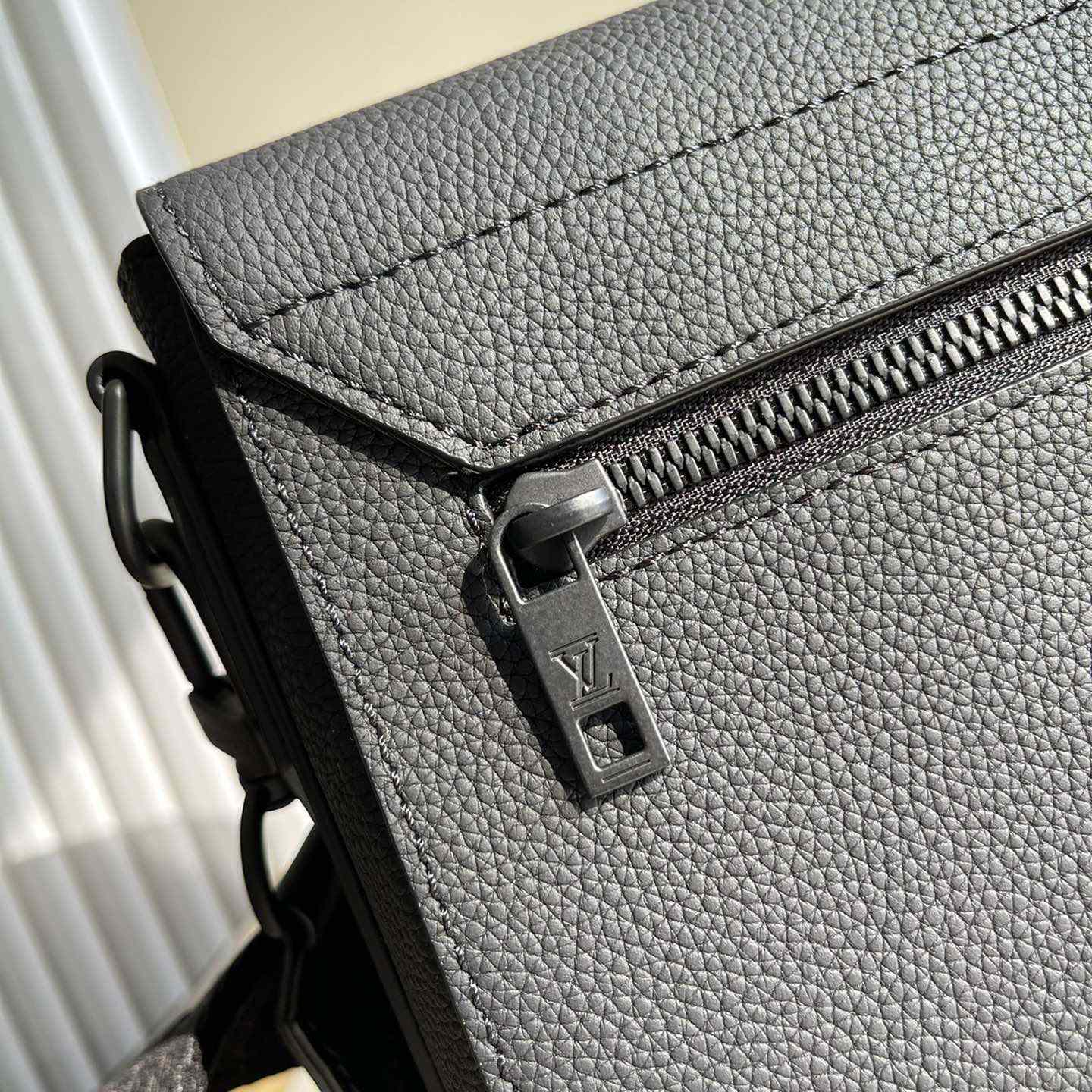 Louis Vuitton Takeoff Messenger (30,5 x 24 x 10 cm) M57080 - EUR FASHION