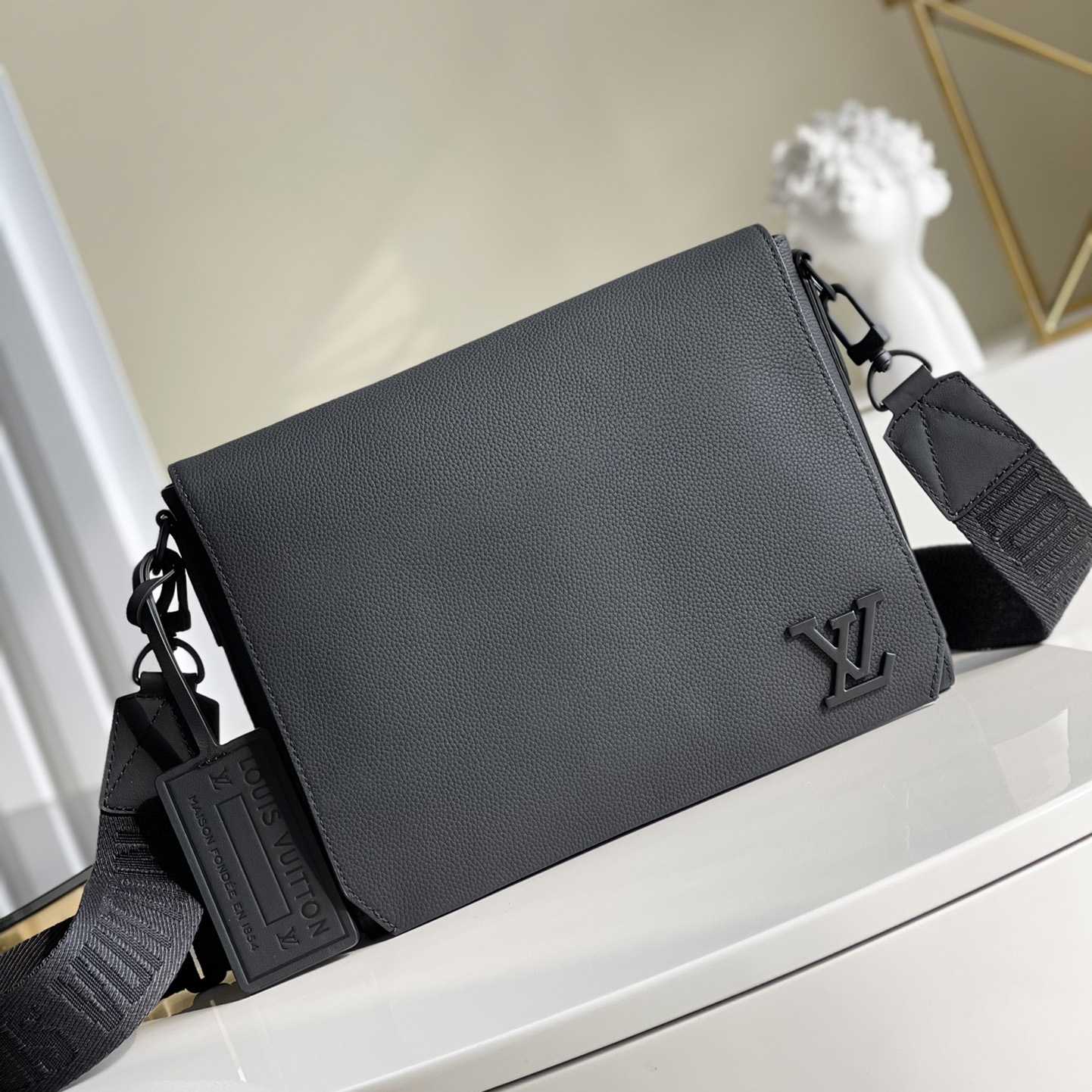 Louis Vuitton Takeoff Messenger (30,5 x 24 x 10 cm) M57080 - EUR FASHION