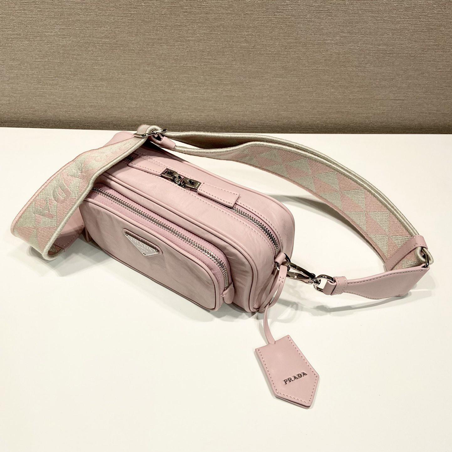 Prada Nappa-Umhängetasche aus antikem Leder mit mehreren Taschen - EUR FASHION