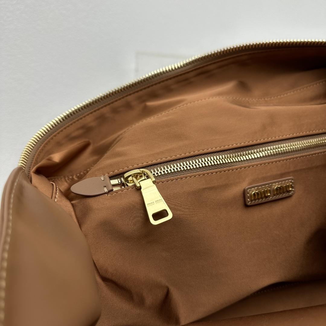 Miu Miu Ledertasche mit Henkel - EUR FASHION