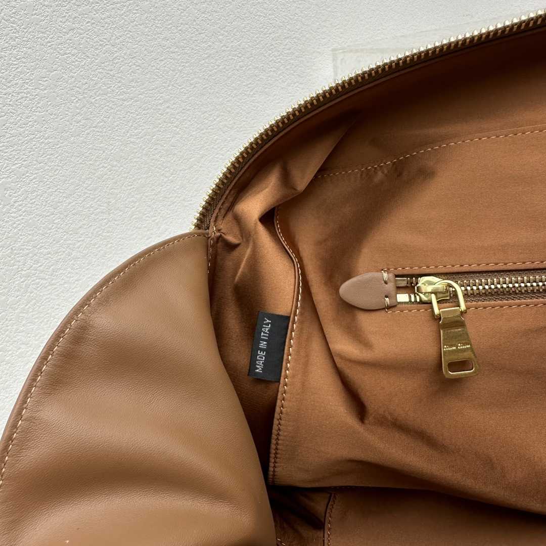 Miu Miu Ledertasche mit Henkel - EUR FASHION