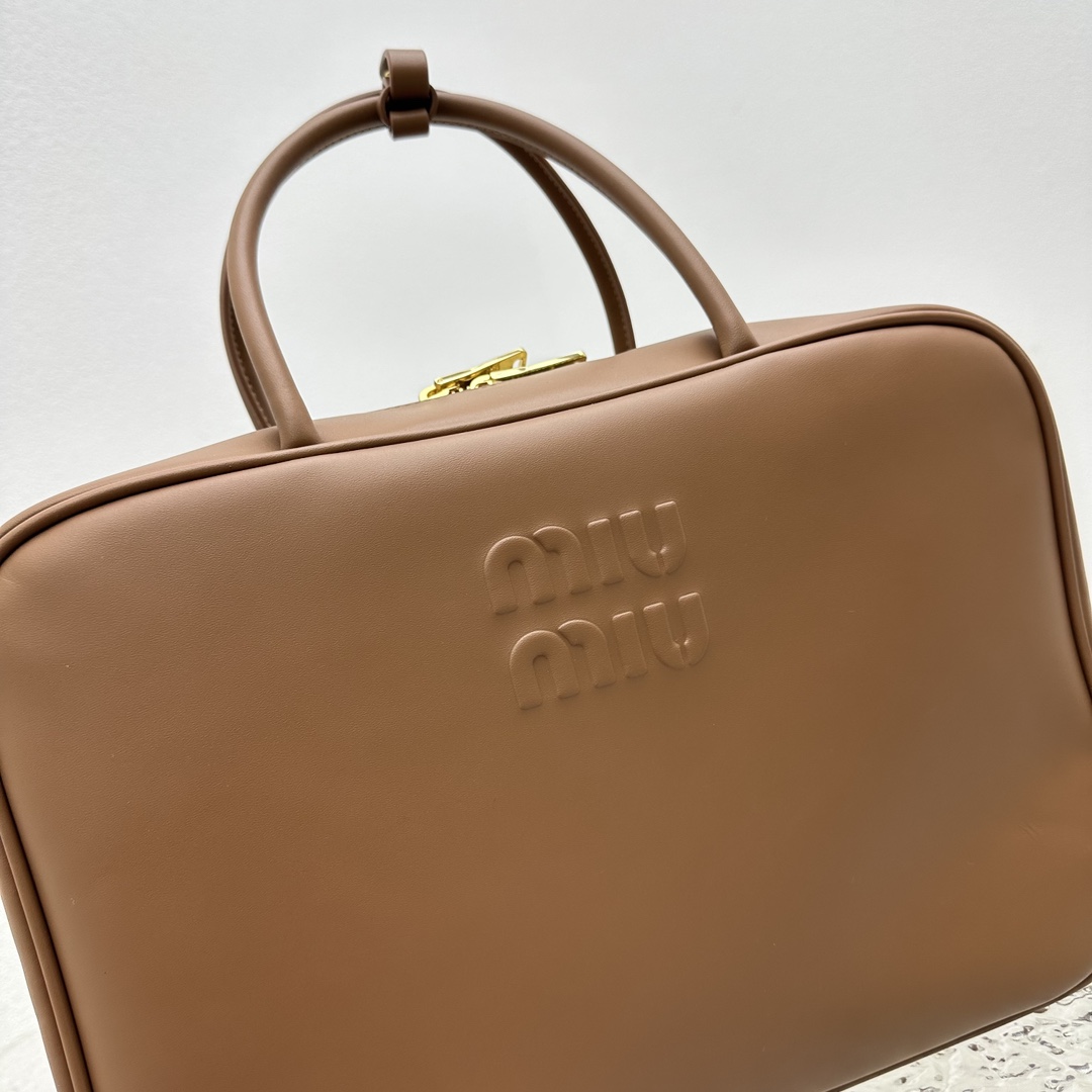 Miu Miu Ledertasche mit Henkel - EUR FASHION