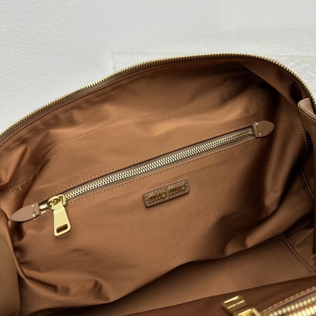 Miu Miu Ledertasche mit Henkel - EUR FASHION
