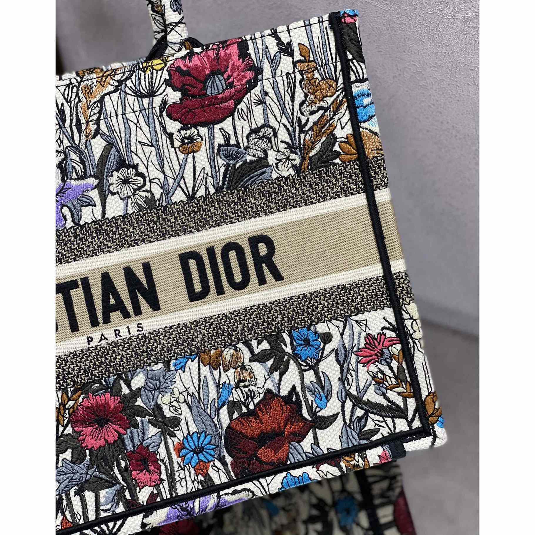 Mittlere Dior-Buchtasche von Dior - EUR FASHION