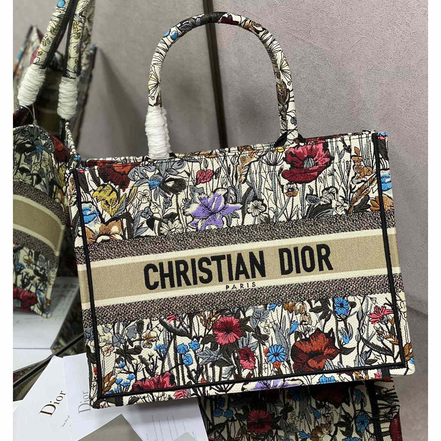 Mittlere Dior-Buchtasche von Dior - EUR FASHION