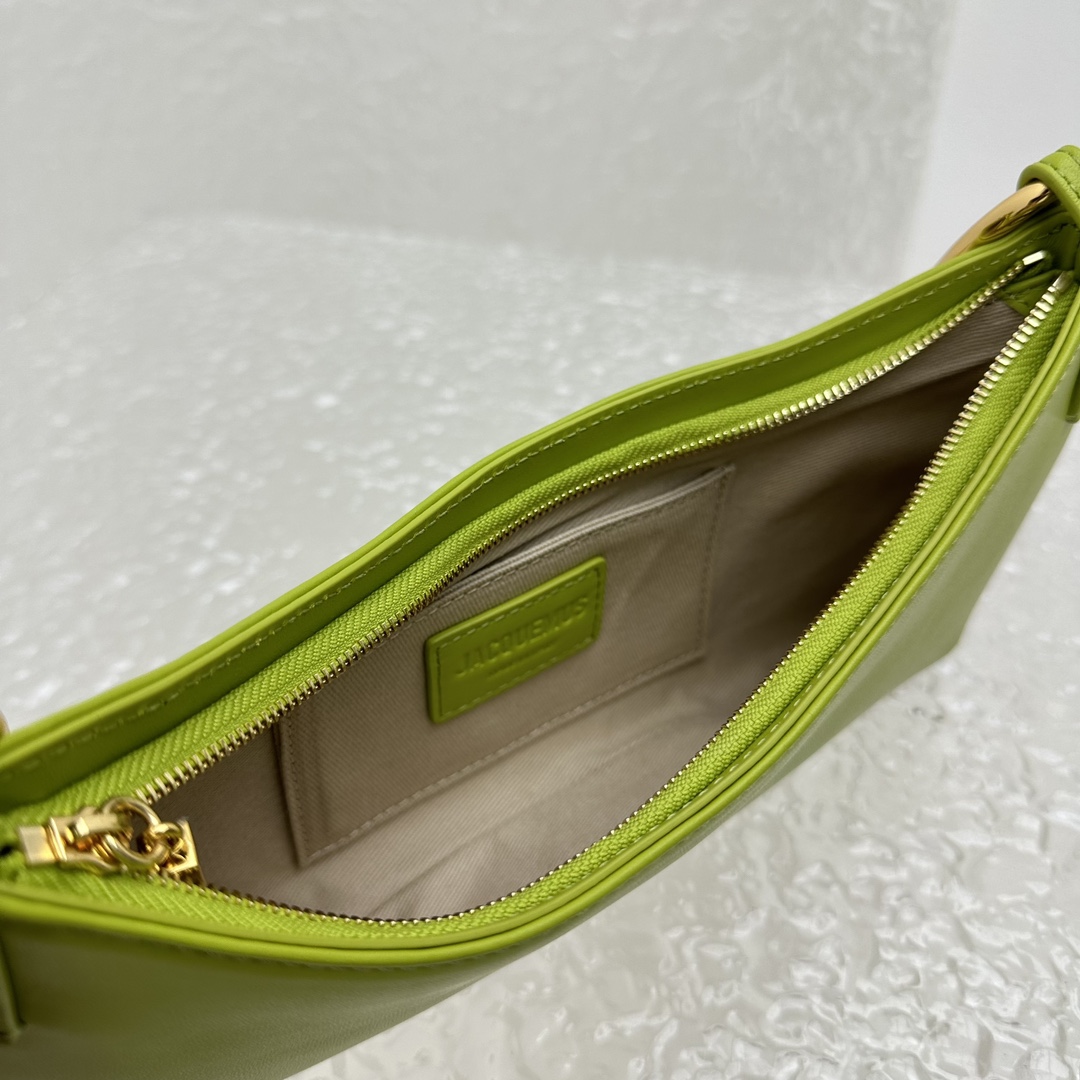 Jacquemus Le Bisou Mousqueton Umhängetasche mit Karabinerriemen - EUR FASHION