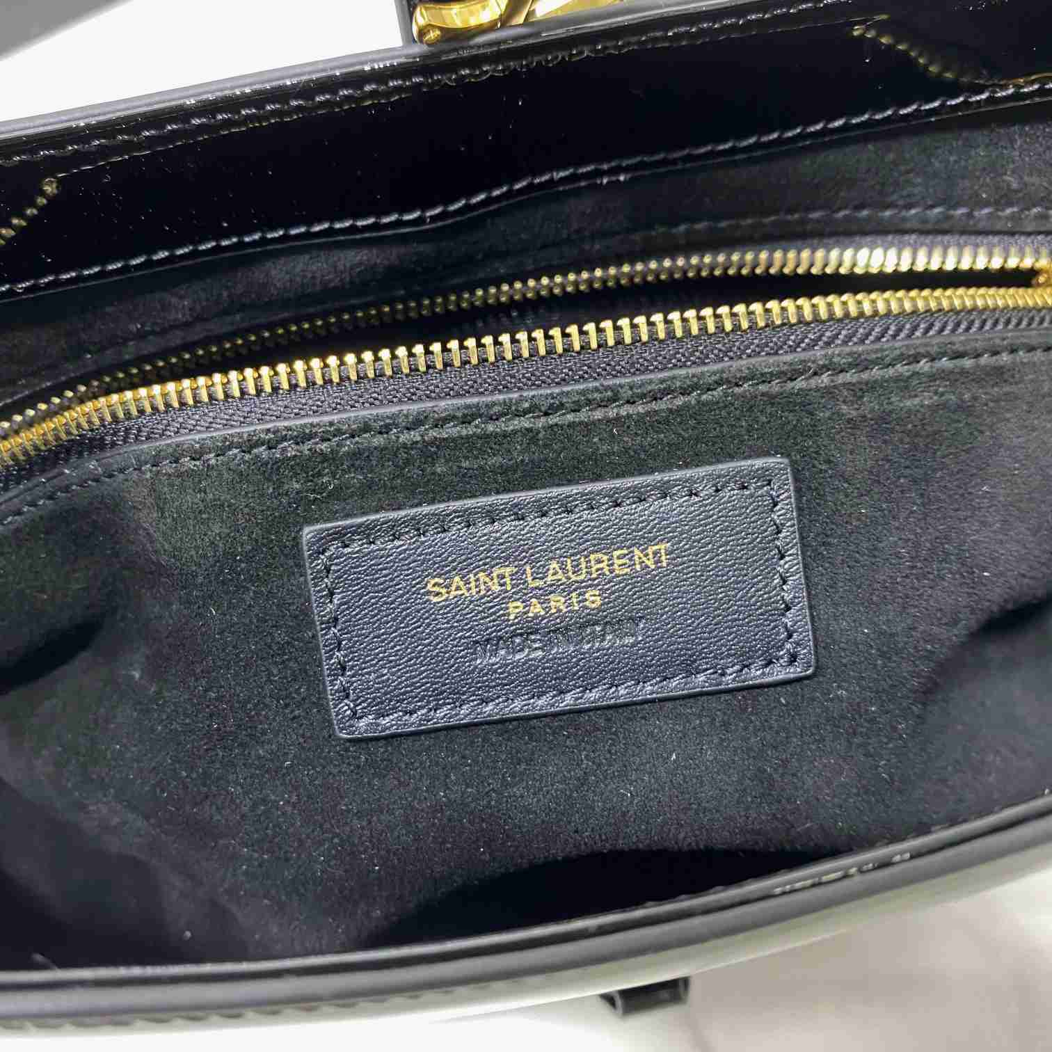 Saint Laurent Le 5 À 7 aus Lackleder - EUR FASHION