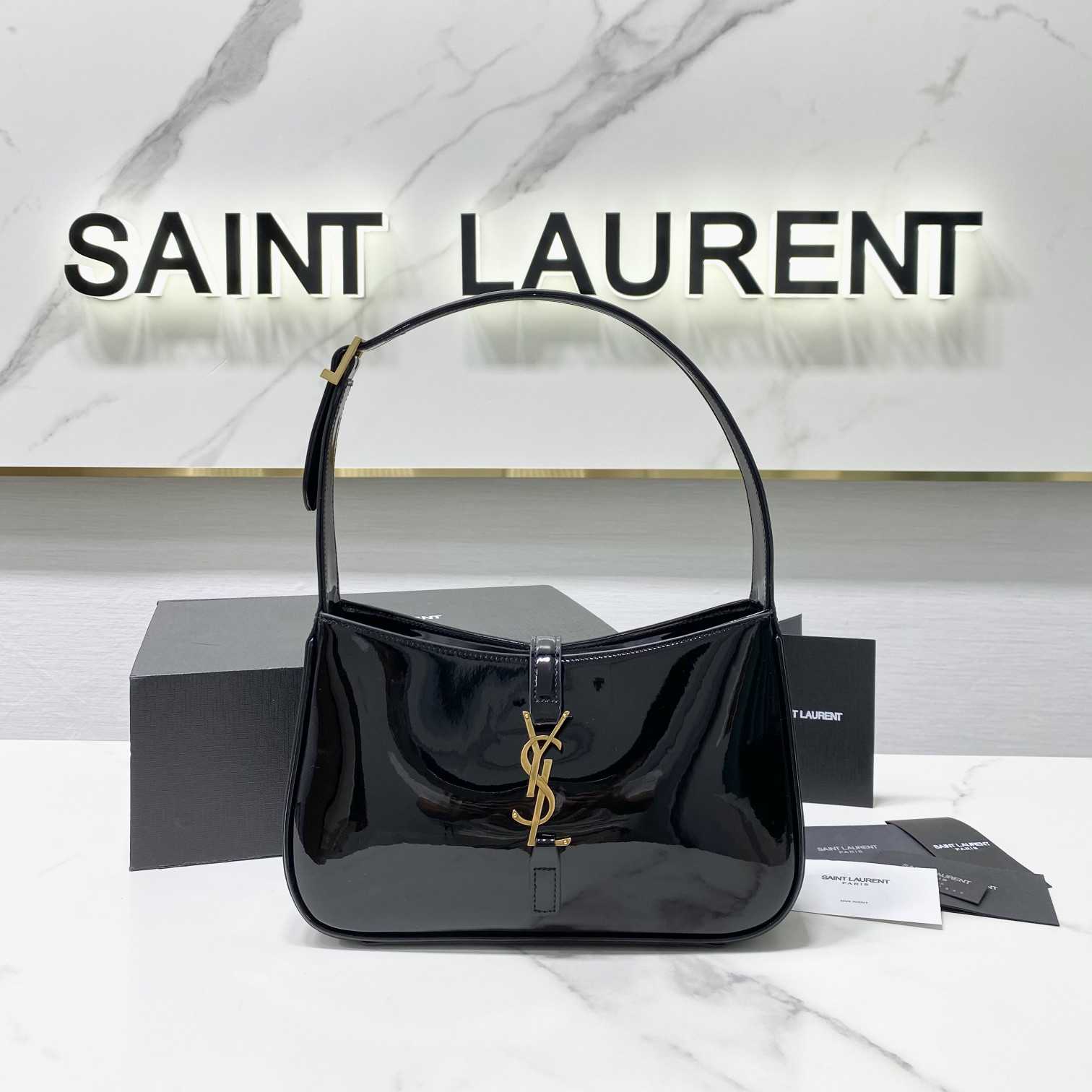 Saint Laurent Le 5 À 7 aus Lackleder - EUR FASHION