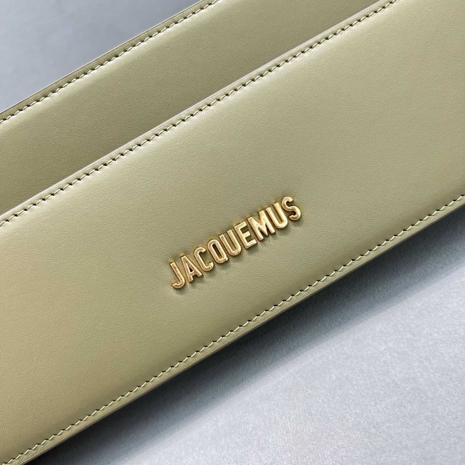 Jacquemus Le Ciuciu Leder-Umhängetasche (30 x 10,5 x 4,5 cm) - EUR FASHION