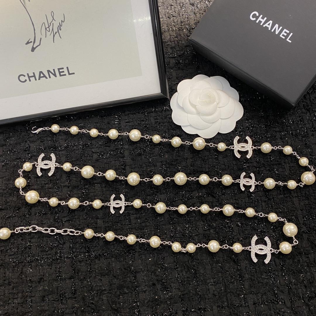 Chanel Perlenkette Sautoir mit CC-Logos und Kristallen - EUR FASHION