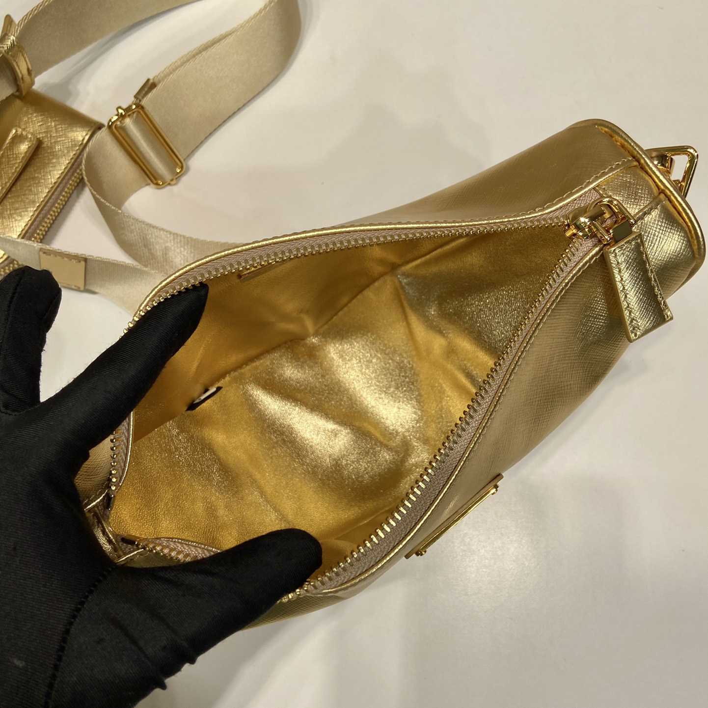 Prada Triangle Umhängetasche aus Saffiano-Leder - EUR FASHION