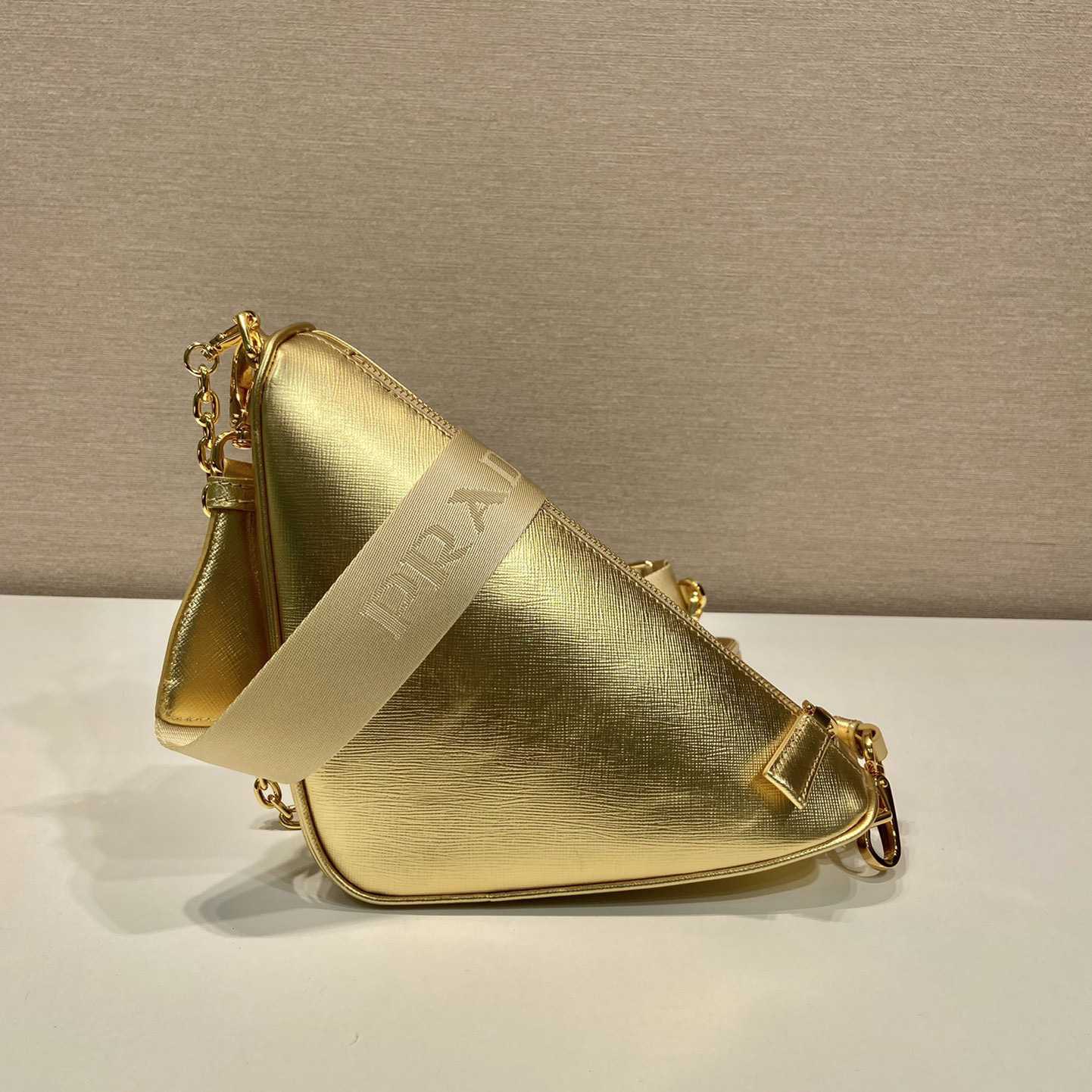 Prada Triangle Umhängetasche aus Saffiano-Leder - EUR FASHION