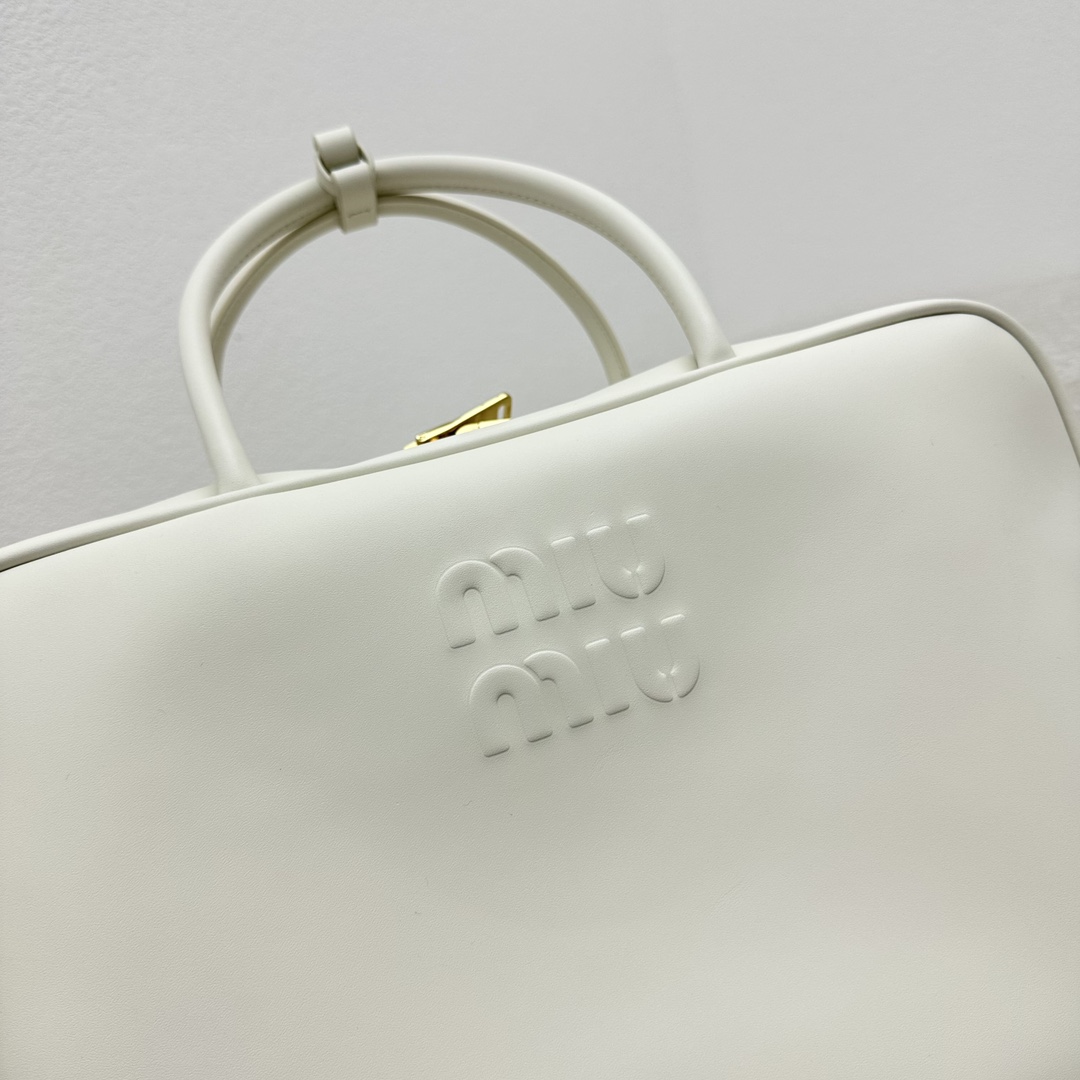 Miu Miu Ledertasche mit Henkel - EUR FASHION