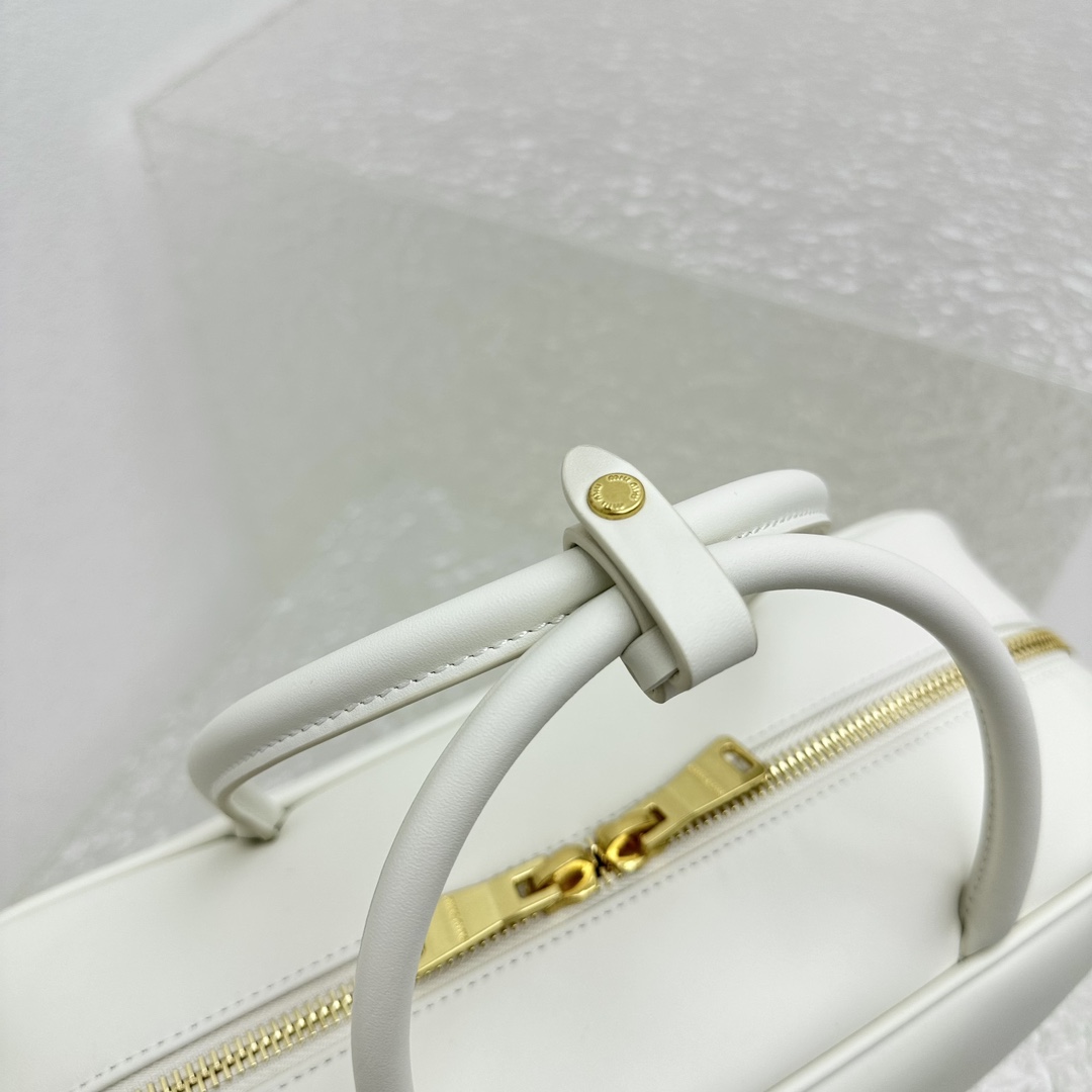 Miu Miu Ledertasche mit Henkel - EUR FASHION