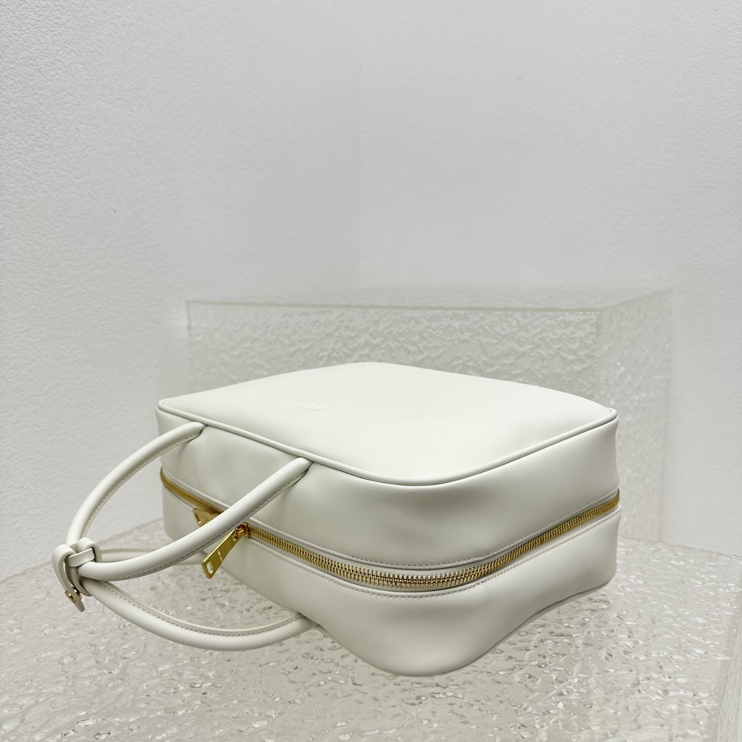 Miu Miu Ledertasche mit Henkel - EUR FASHION
