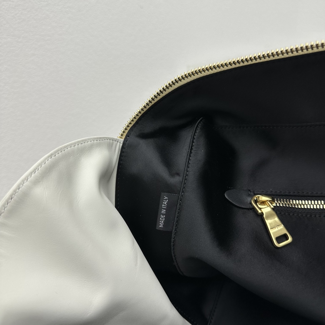Miu Miu Ledertasche mit Henkel - EUR FASHION