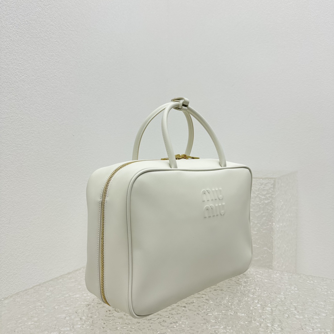 Miu Miu Ledertasche mit Henkel - EUR FASHION
