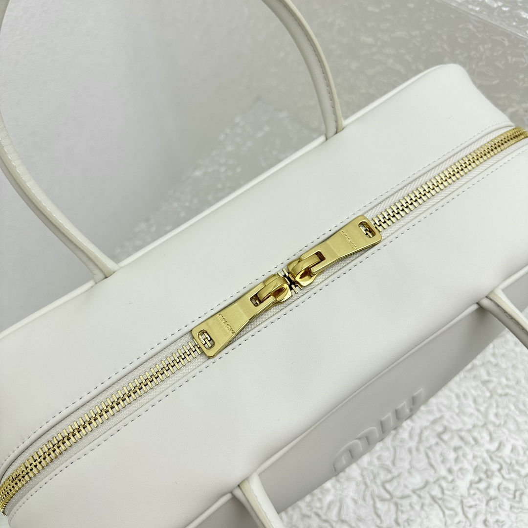 Miu Miu Ledertasche mit Henkel - EUR FASHION