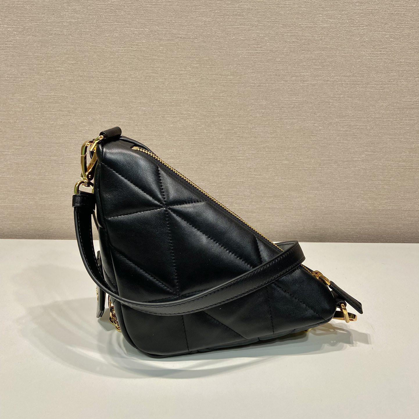 Prada Dreieck-Ledertasche (26-15-11 cm) - EUR FASHION