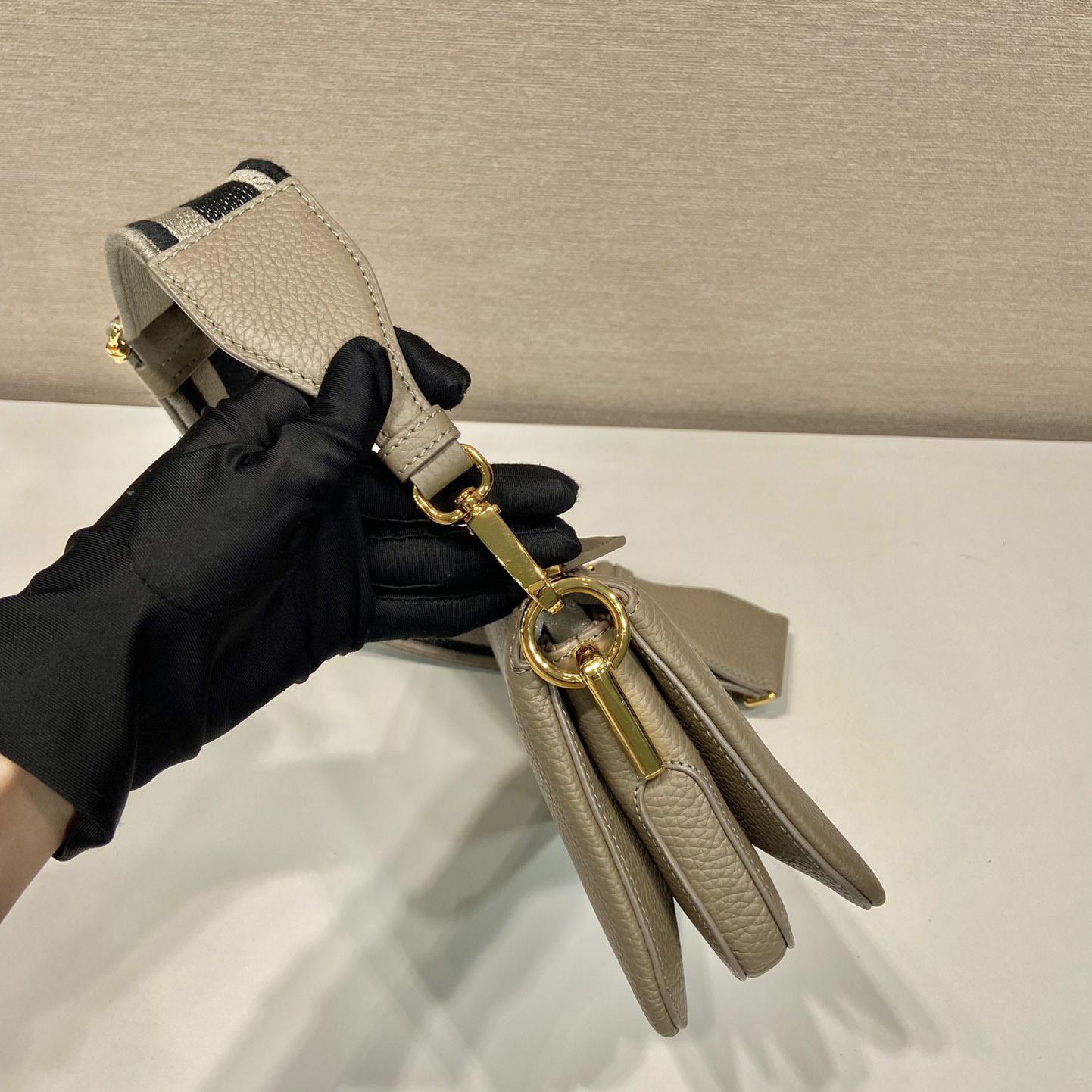 Umhängetasche aus Prada-Leder - EUR FASHION