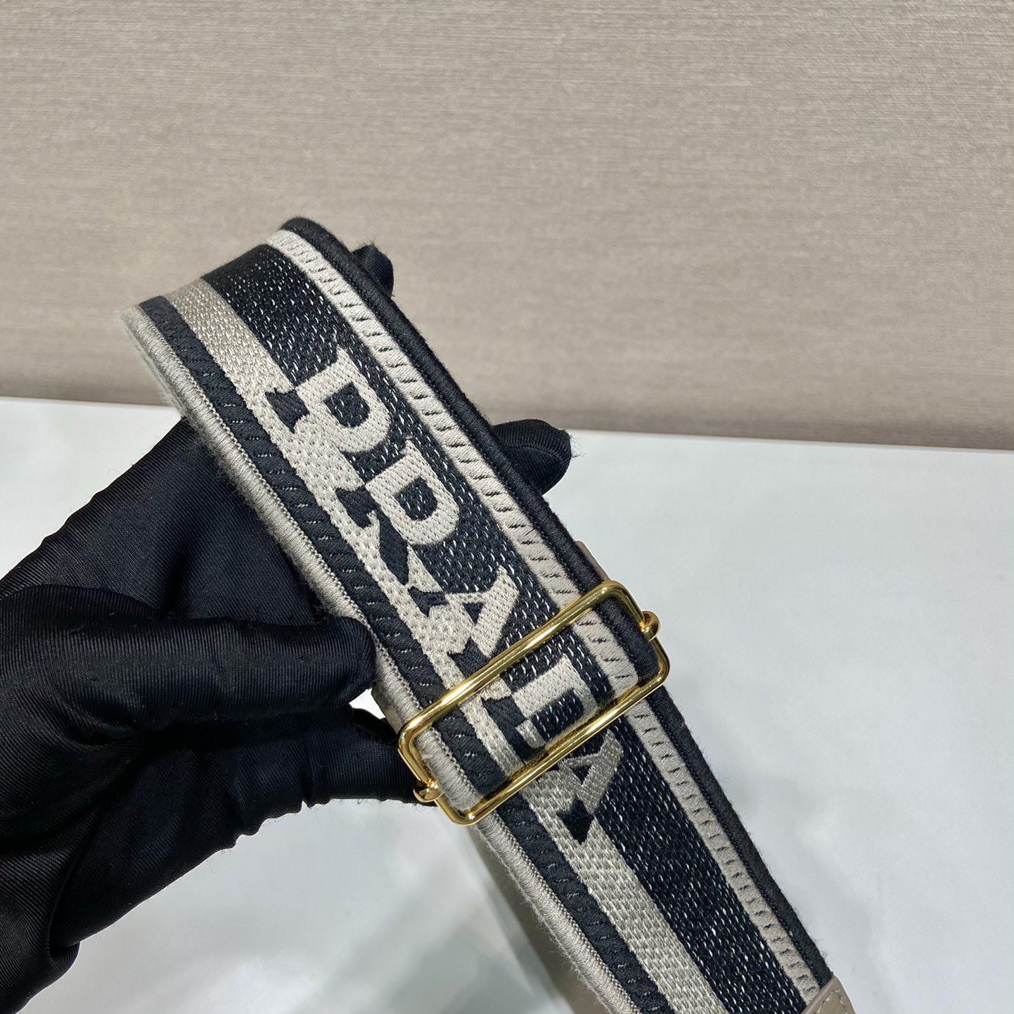 Umhängetasche aus Prada-Leder - EUR FASHION