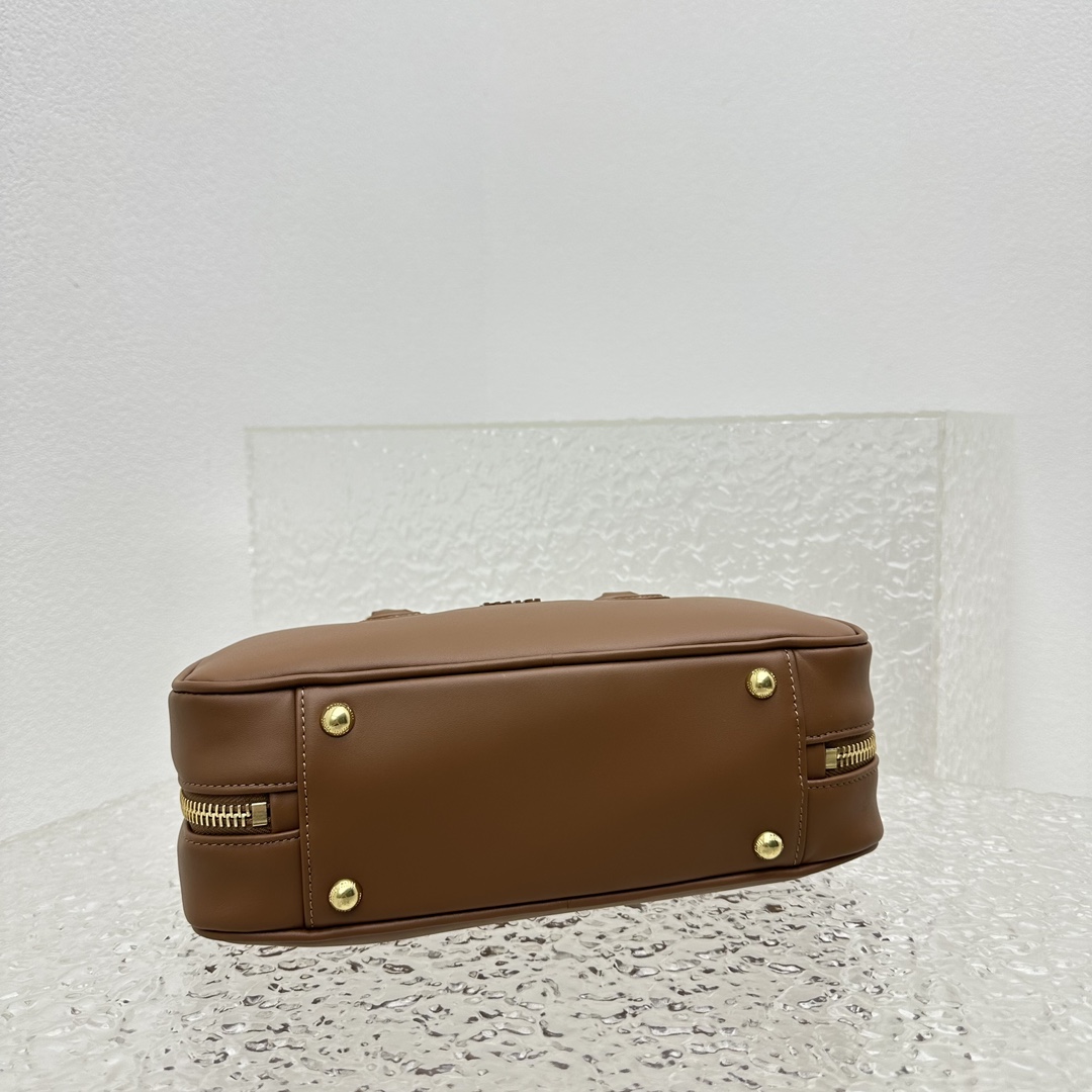 Miu Miu Ledertasche mit Henkel - EUR FASHION