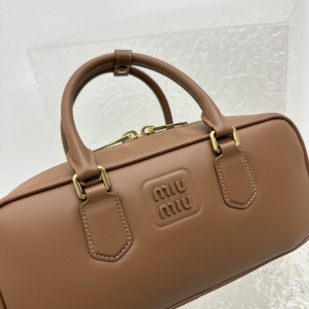 Miu Miu Ledertasche mit Henkel - EUR FASHION