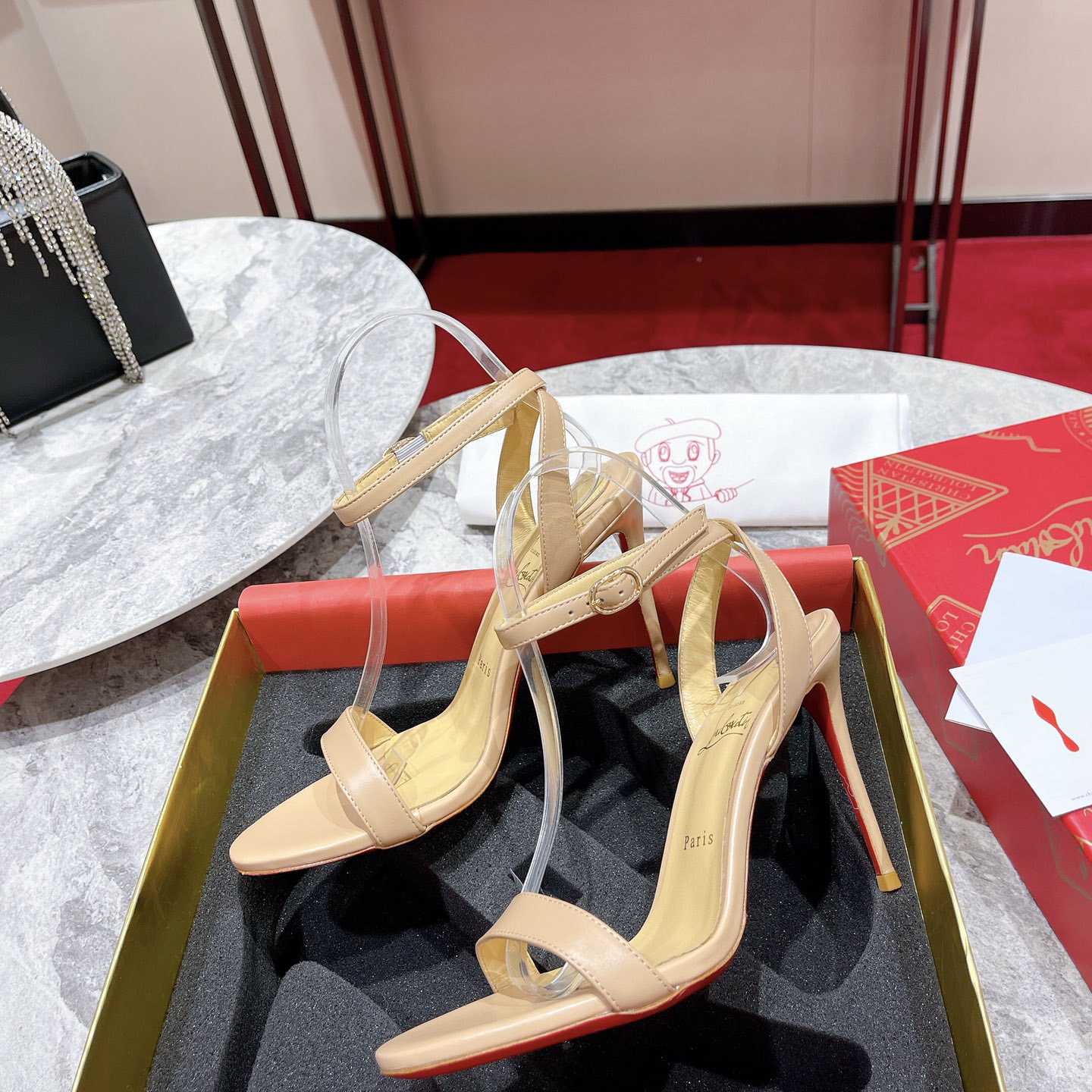 Christian Louboutin Loubi Queen Sandalen – Nappaleder – Nude - EUR FASHION