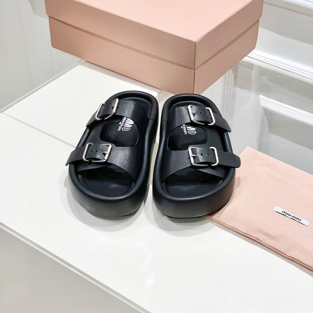 Maison Margiela MM6 Ledersandalen mit Schnallenriemen - EUR FASHION