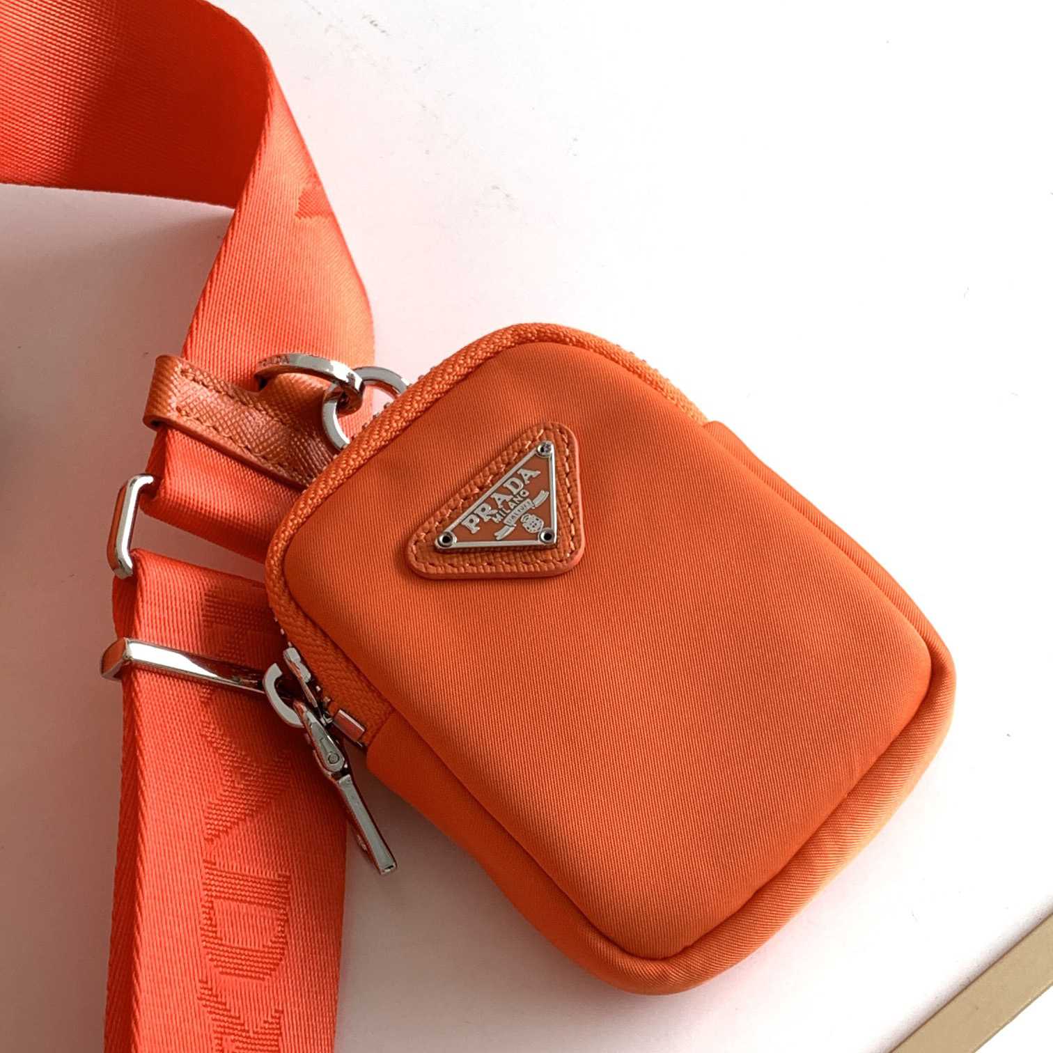 Prada Re-Edition 2005 bedruckte Re-Nylon-Tasche (22-12-6 cm) - EUR FASHION