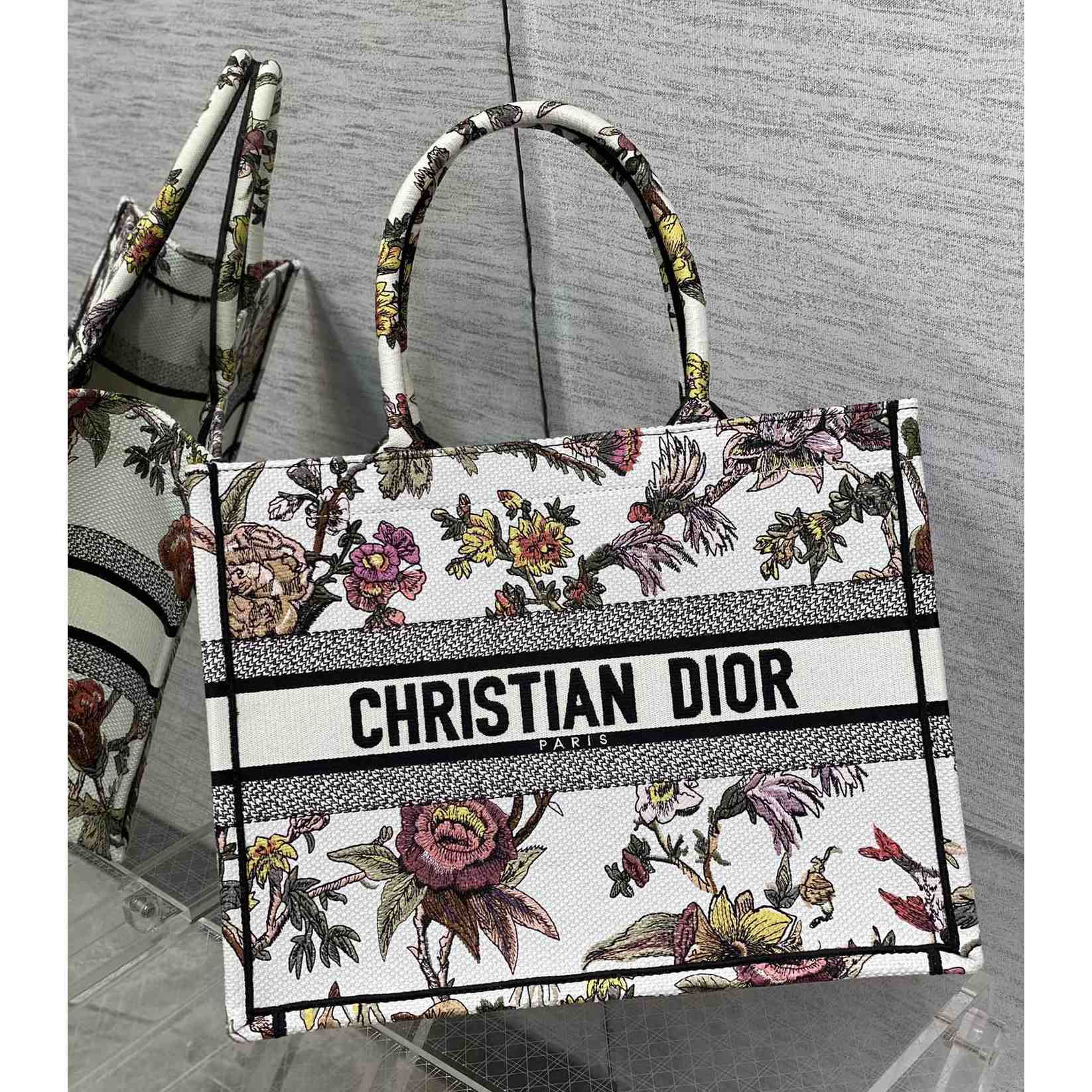 Mittlere Dior-Buchtasche von Dior - EUR FASHION