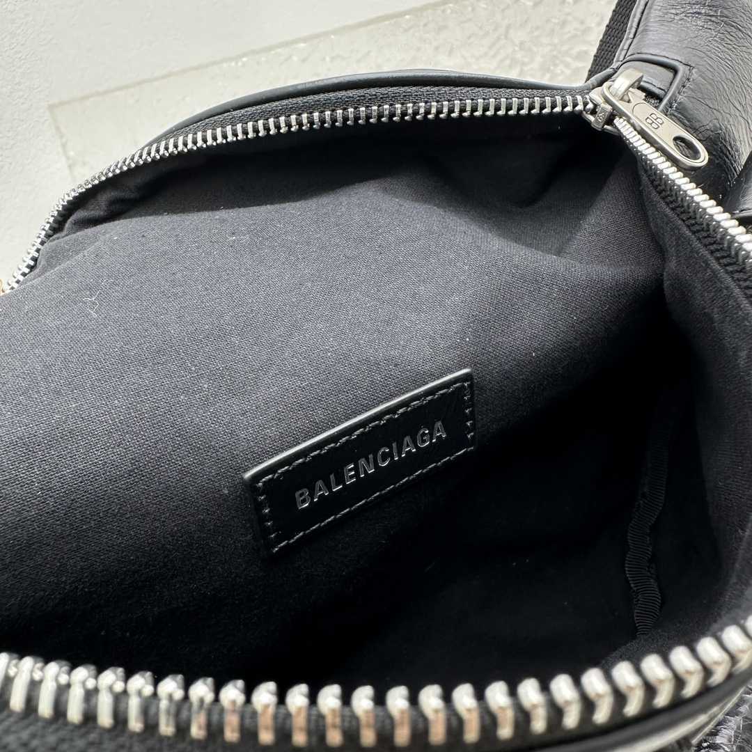 Balenciaga – Superbusy – Gürteltasche in Schwarz - EUR FASHION