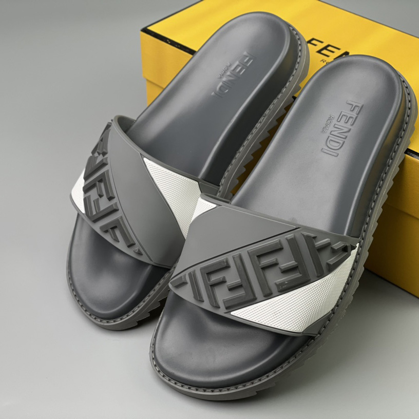 Fendi-Slipper aus grauem Gummi - EUR FASHION