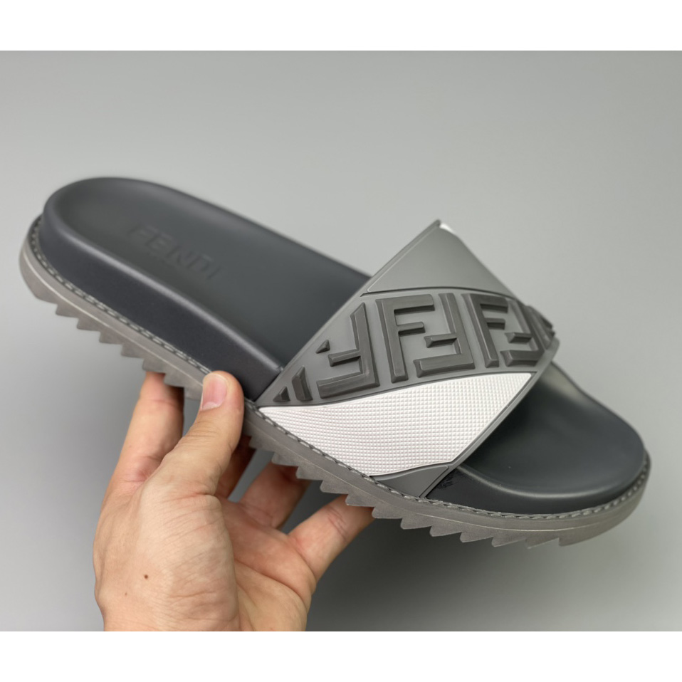 Fendi-Slipper aus grauem Gummi - EUR FASHION